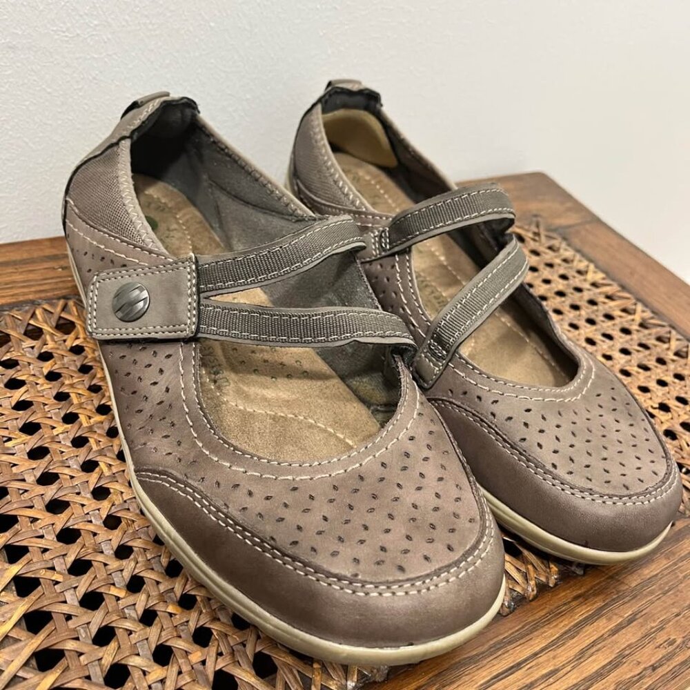 Size 9W Earth Origins Taupe Leather Adjustable Comfortable Casual Walking Flat
